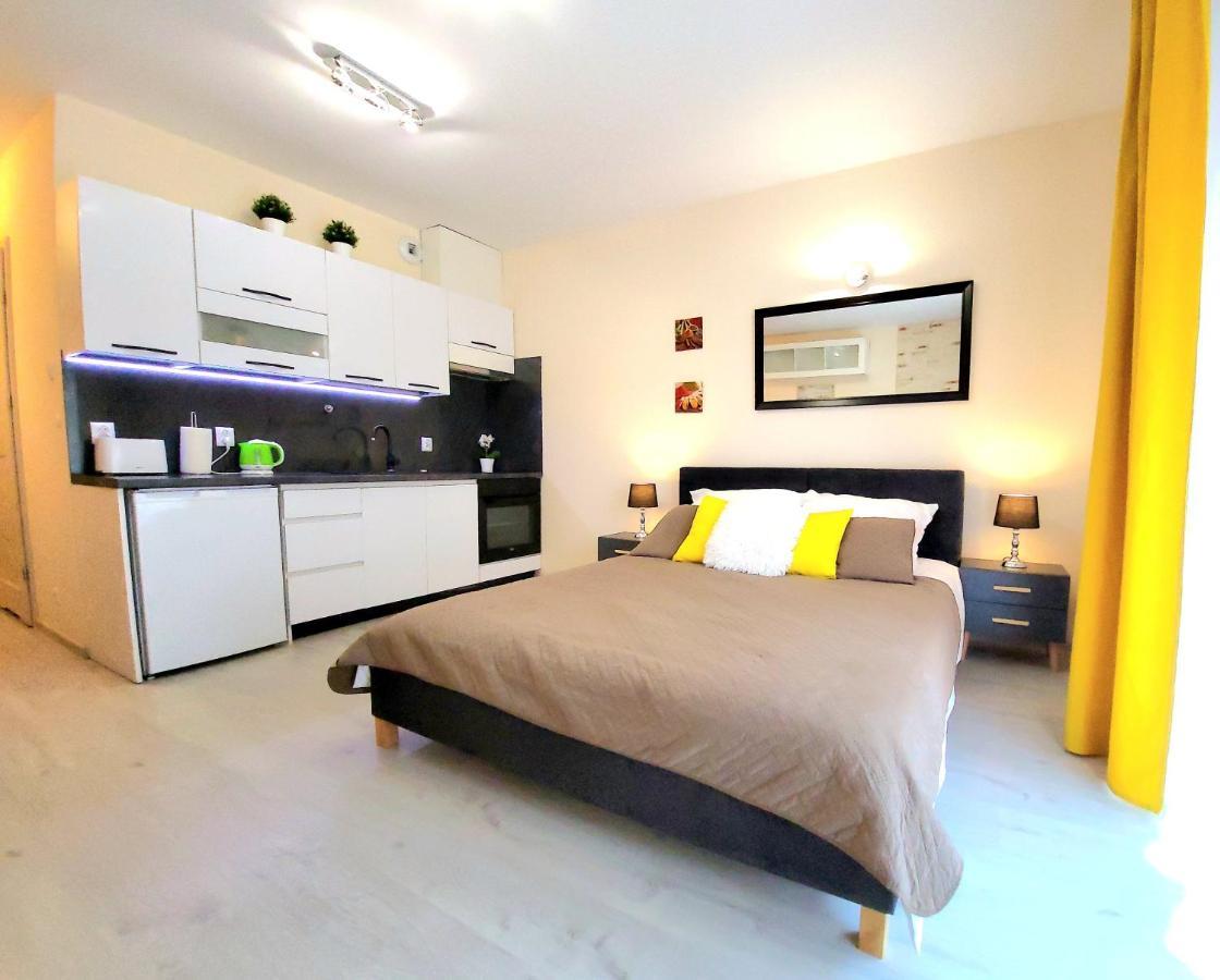 Cracow Novum Apartment Downtown 4 Persons คราคูฟ ภายนอก รูปภาพ